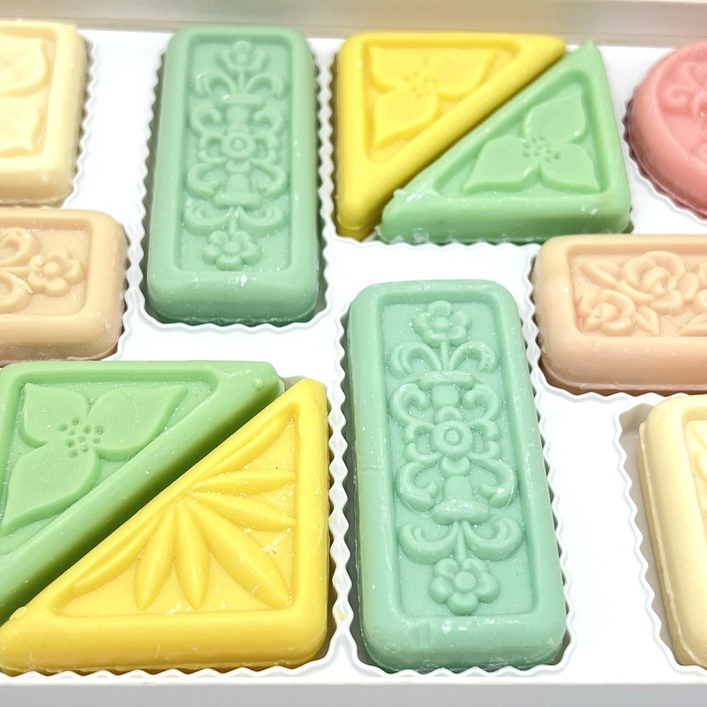 Vintage Avon Hostess Soap Sampler 1964-65 Original Box 12 Pastel Cakes Of Soap - Picture 3 of 16